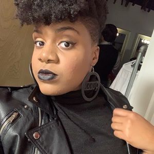 Meet your Posher, Asha